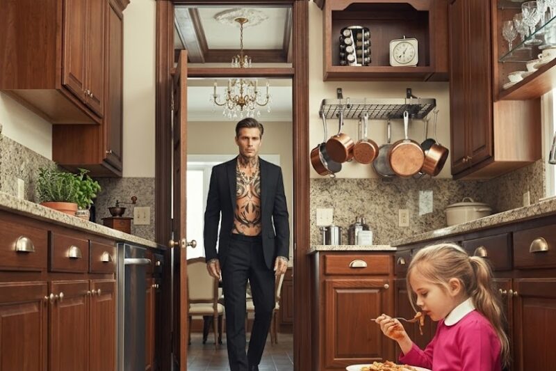 Mafia Boss Finds His Maid’s Daughter Hiding to Eat Leftovers— His Next Move Left Everyone Speechless